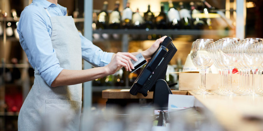 Waiter Theft Scam in Restaurants